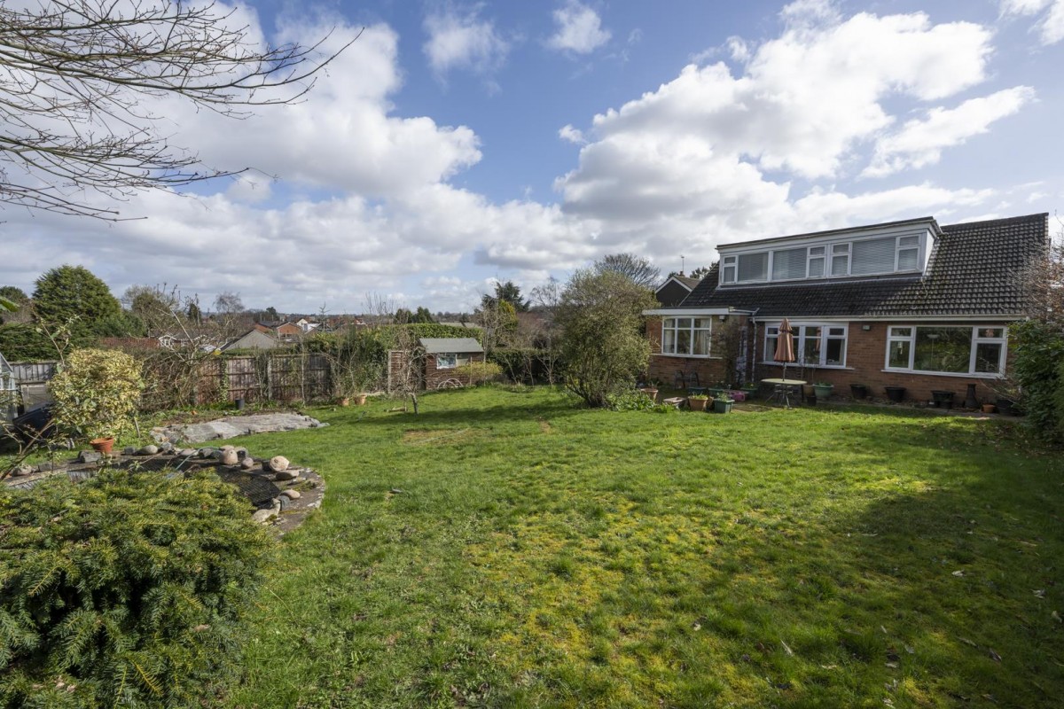 White Oak Drive, Kingswinford, DY6 9QN