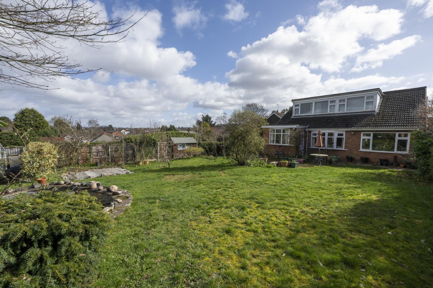 White Oak Drive, Kingswinford, DY6 9QN