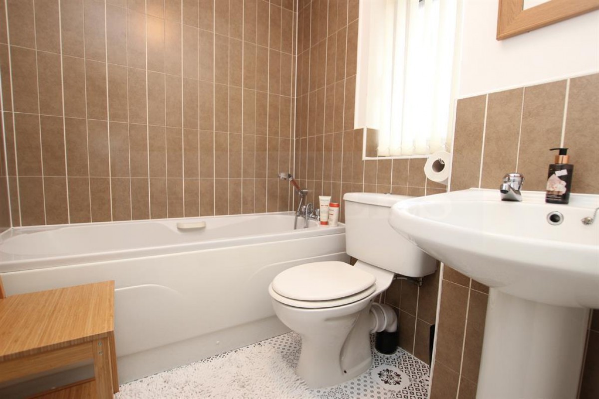 Gifford Way, Darwen, BB3 3BF