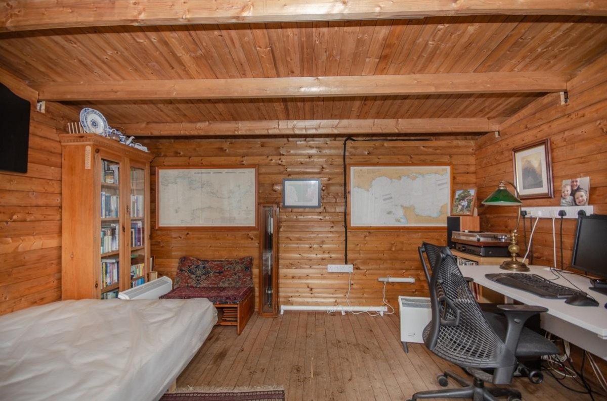 Northcote Road, Mnagotsfield, Bristol, BS16 6AR