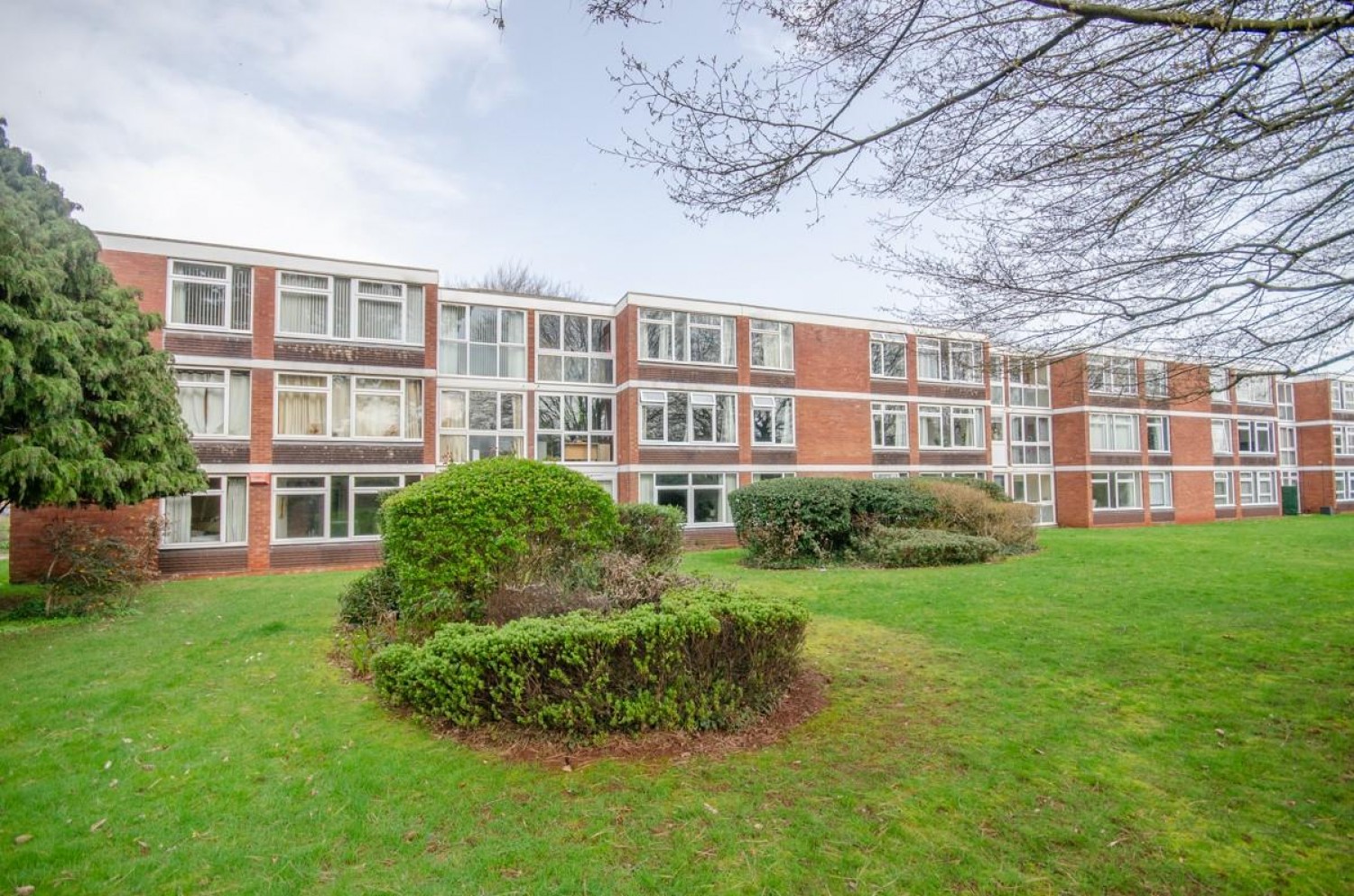 2 bedroom Flat for sale in Marlborough Drive, Frenchay, Bristol, BS16 1PW