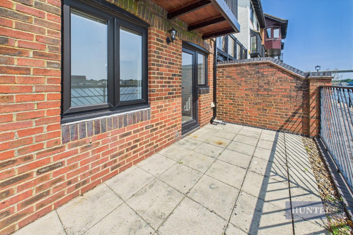 Calshot Court, Ocean Village, SO14