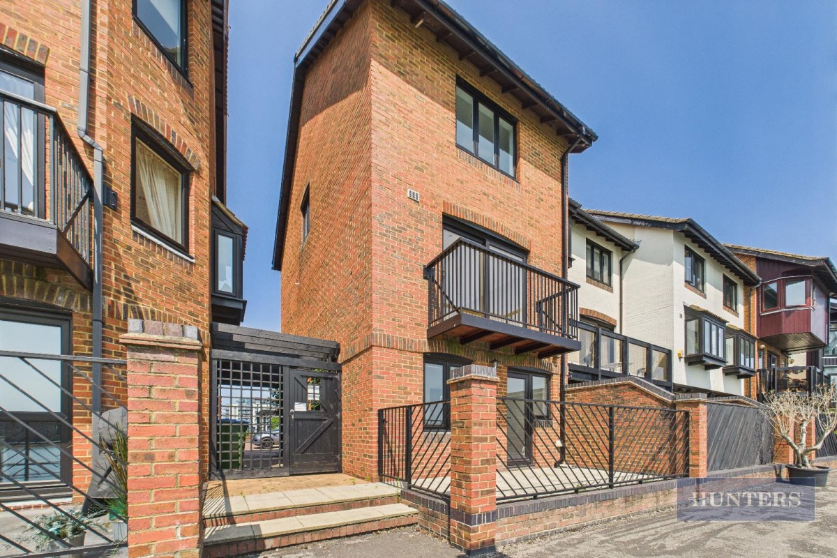 Calshot Court, Ocean Village, SO14