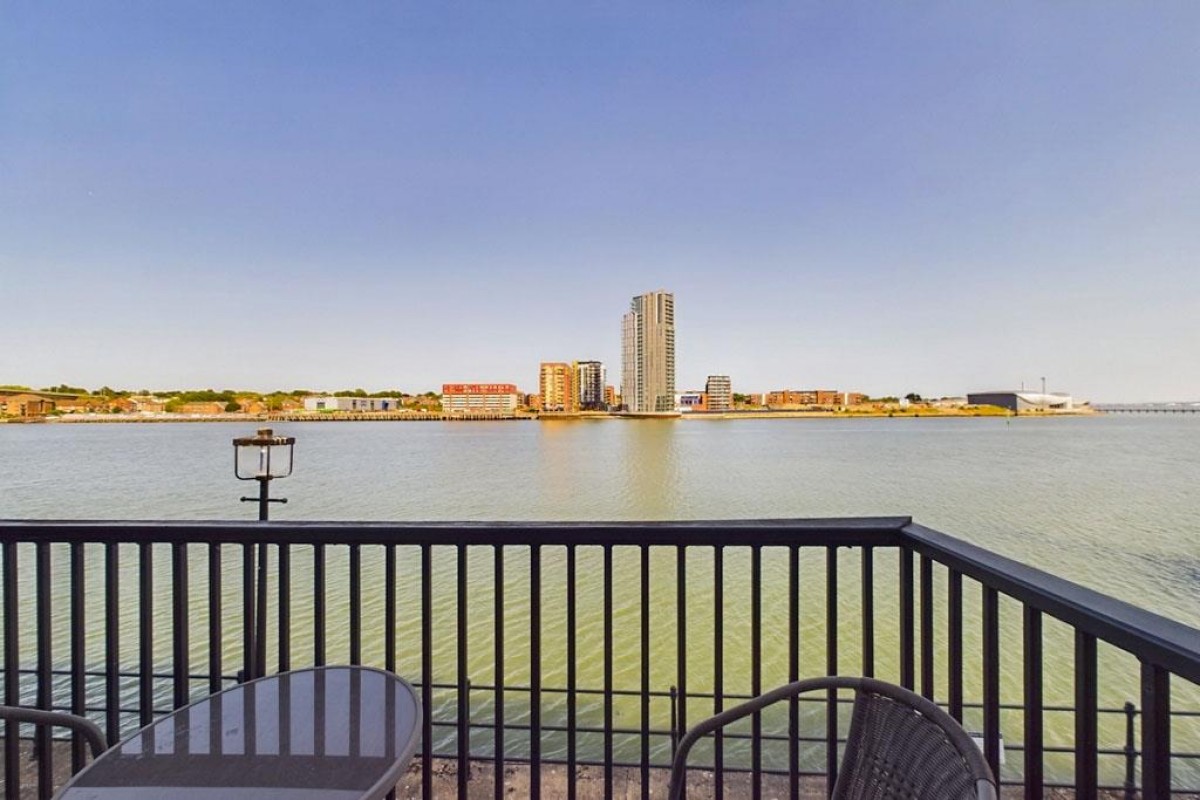 Calshot Court, Ocean Village, SO14