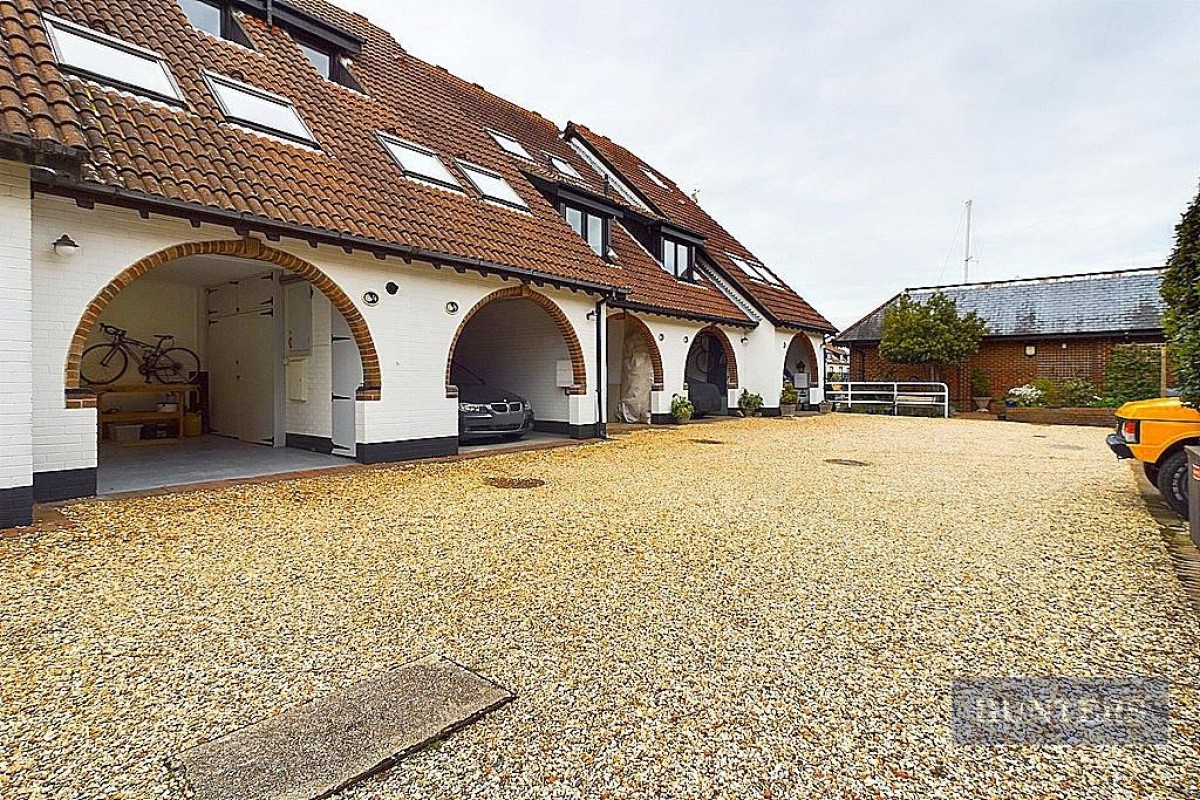 Endeavour Way, Hythe, Southampton