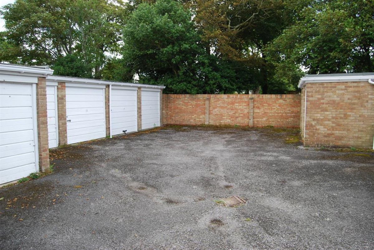 Beacon Drive, Highcliffe, Christchurch, BH23 5DH