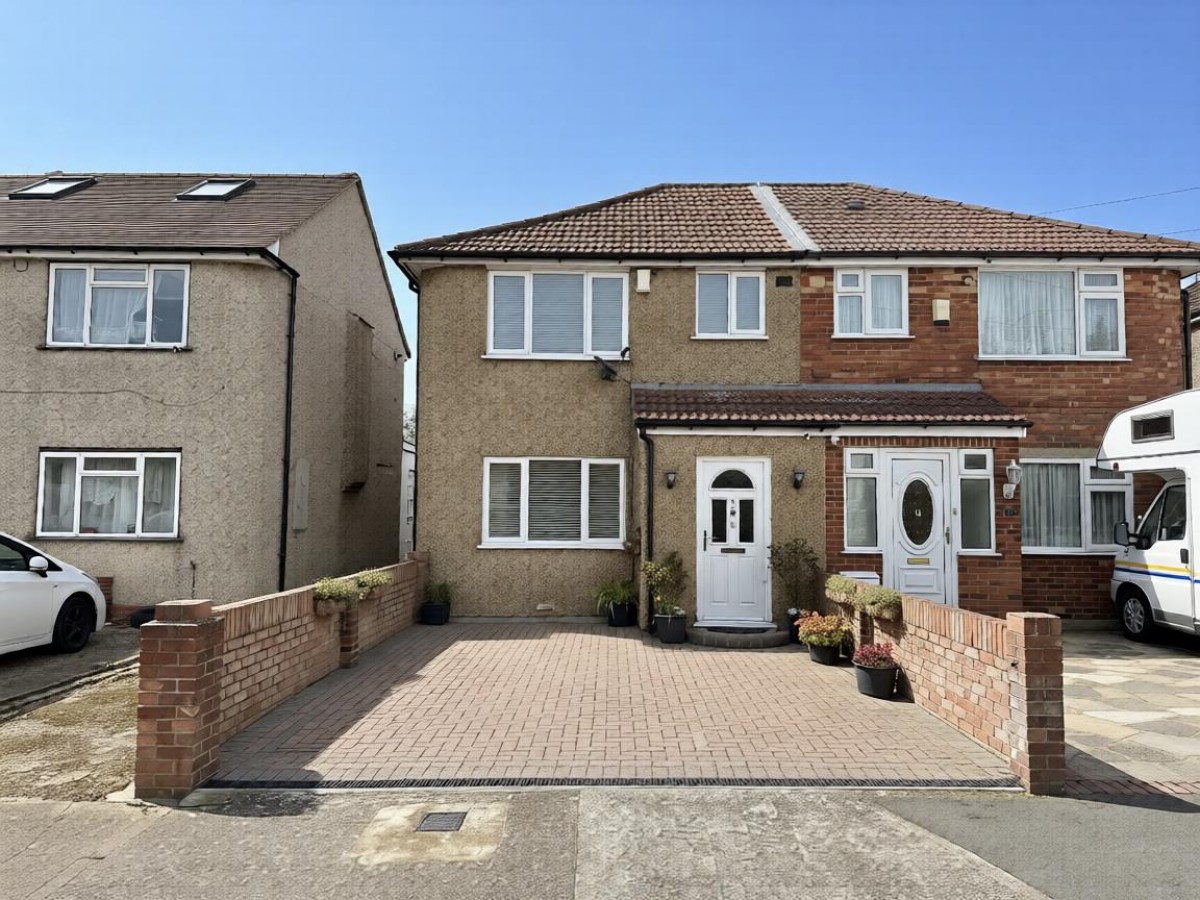 Lothian Avenue, Hayes, Middlesex, UB4 0EG