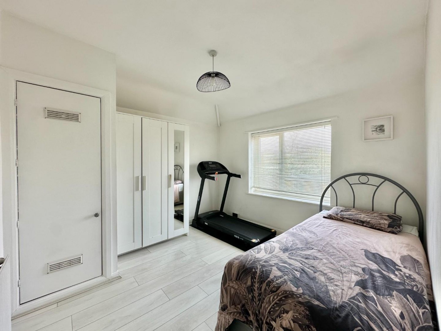 Lothian Avenue, Hayes, Middlesex, UB4 0EG