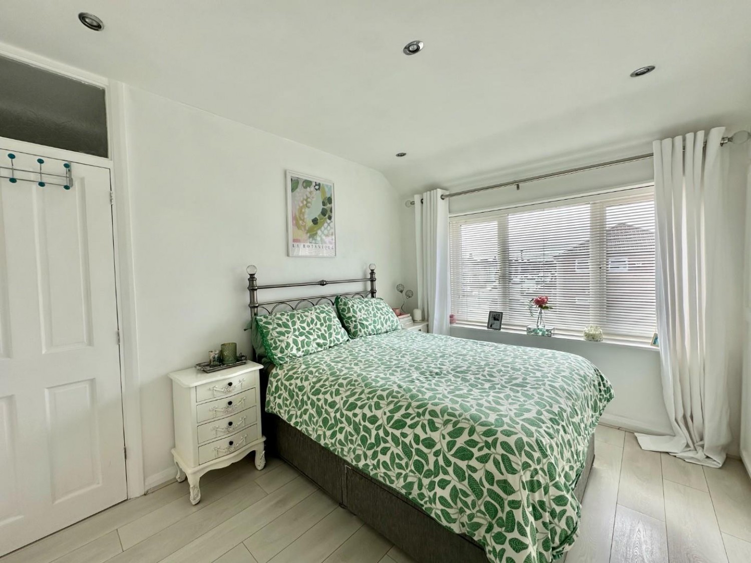 Lothian Avenue, Hayes, Middlesex, UB4 0EG