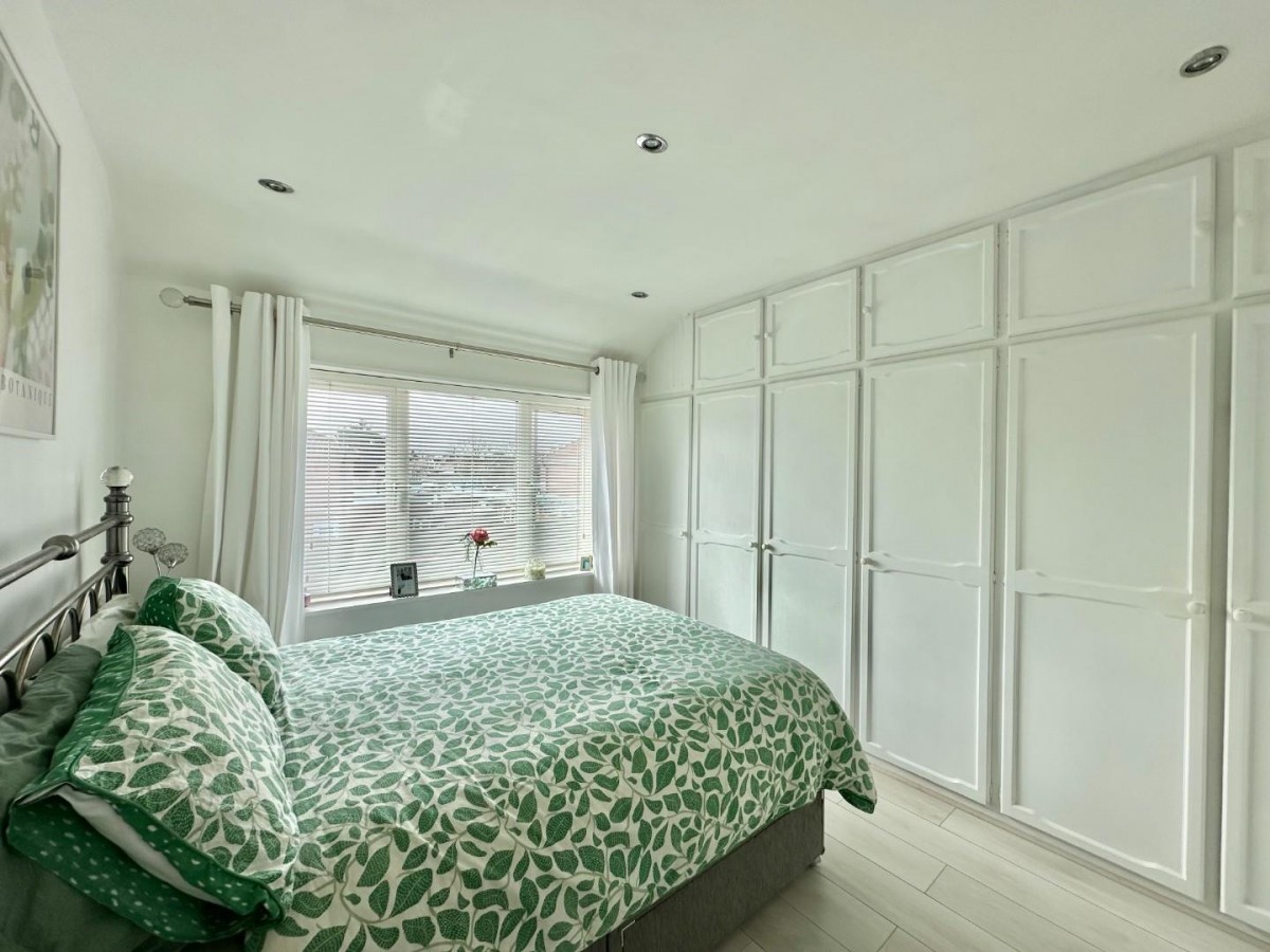 Lothian Avenue, Hayes, Middlesex, UB4 0EG