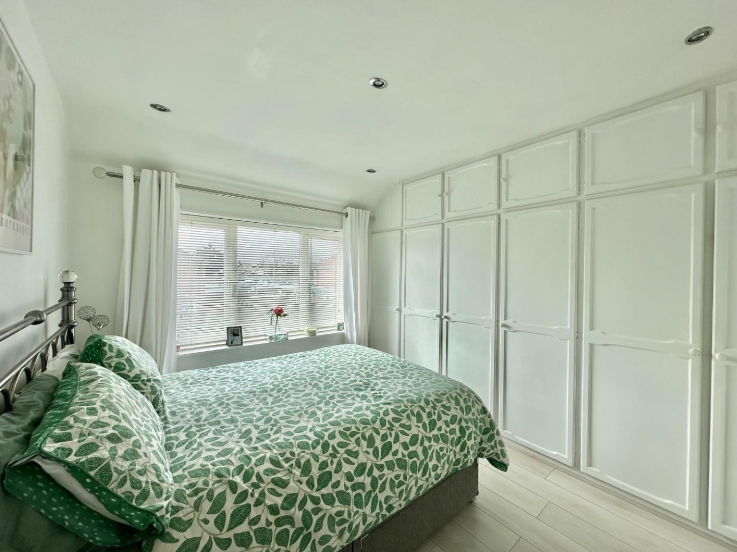 Lothian Avenue, Hayes, Middlesex, UB4 0EG