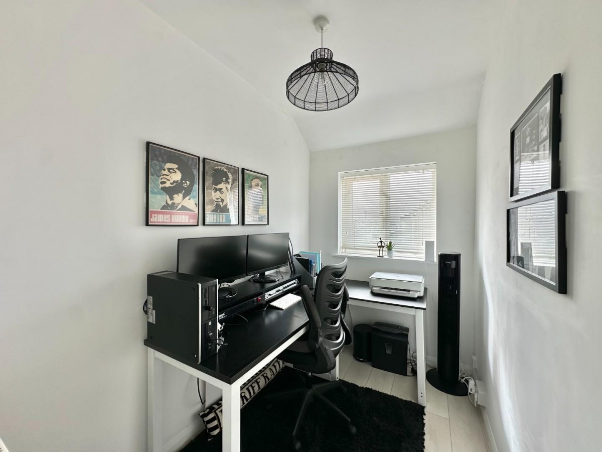 Lothian Avenue, Hayes, Middlesex, UB4 0EG