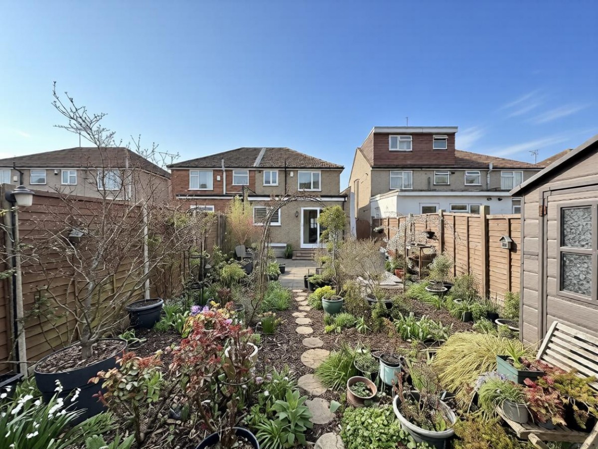 Lothian Avenue, Hayes, Middlesex, UB4 0EG