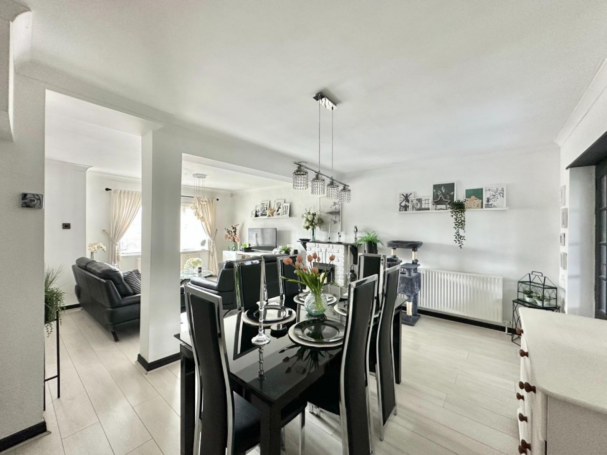 Lothian Avenue, Hayes, Middlesex, UB4 0EG