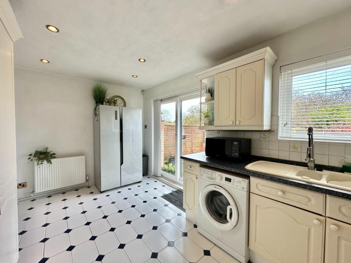 Lothian Avenue, Hayes, Middlesex, UB4 0EG