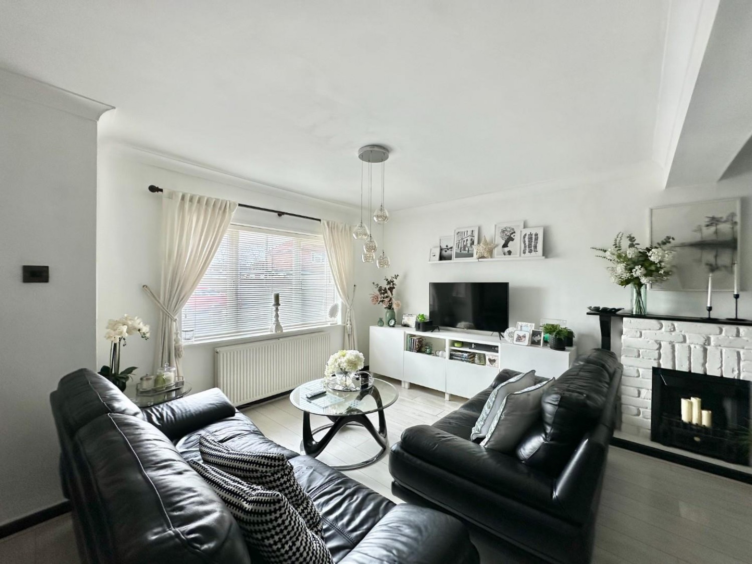 Lothian Avenue, Hayes, Middlesex, UB4 0EG