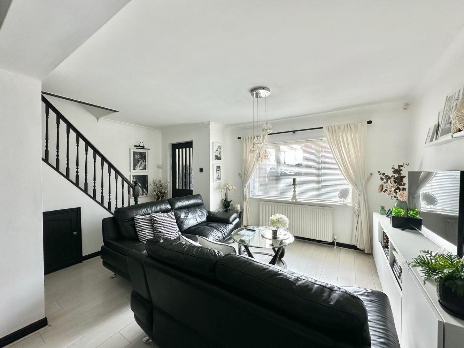 Lothian Avenue, Hayes, Middlesex, UB4 0EG