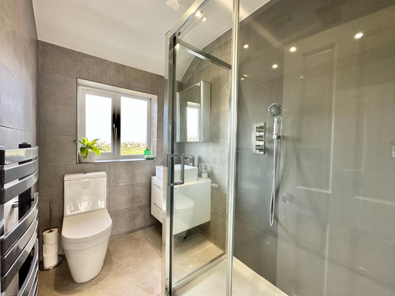 Lothian Avenue, Hayes, Middlesex, UB4 0EG