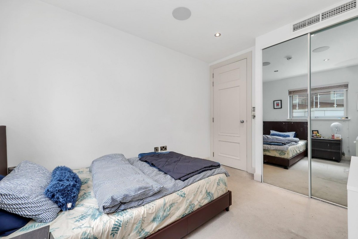 Commercial Road, Aldgate East, E1