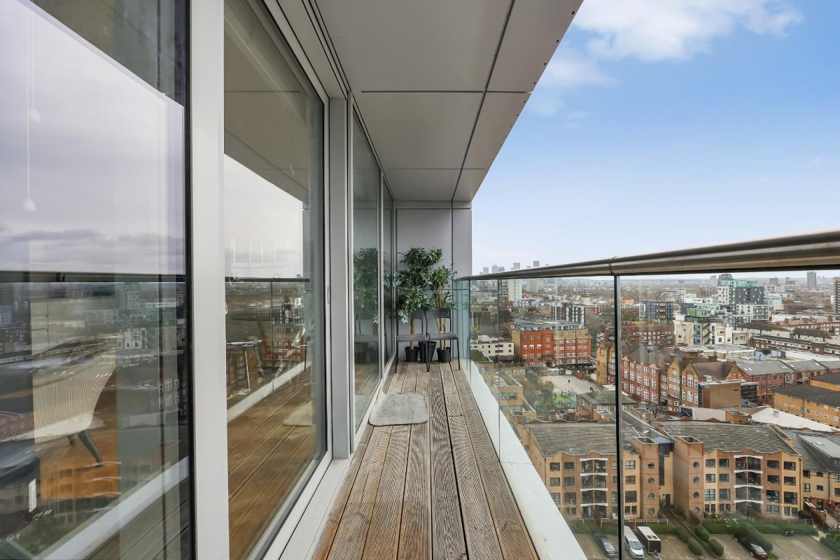 Commercial Road, Aldgate East, E1