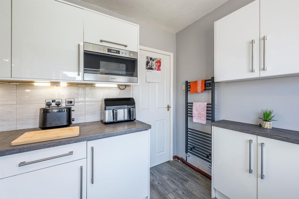 Court Crescent, Kingswinford, DY6 9RJ