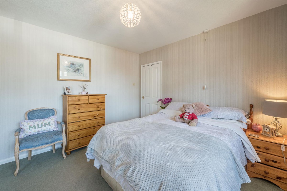 Court Crescent, Kingswinford, DY6 9RJ