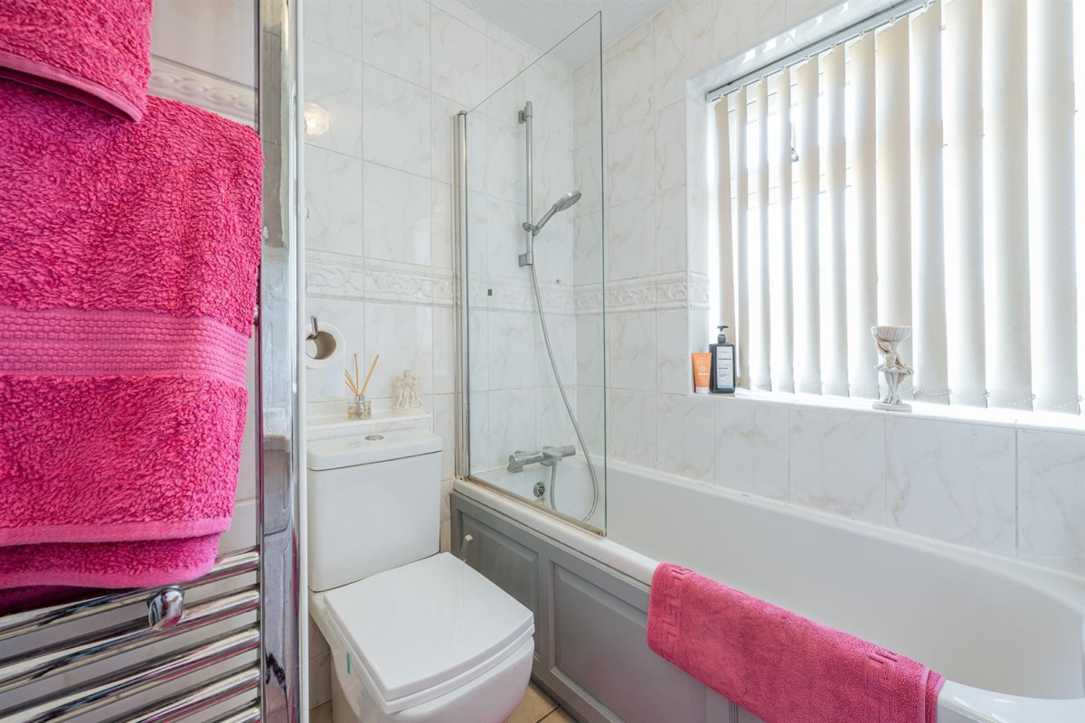 Court Crescent, Kingswinford, DY6 9RJ