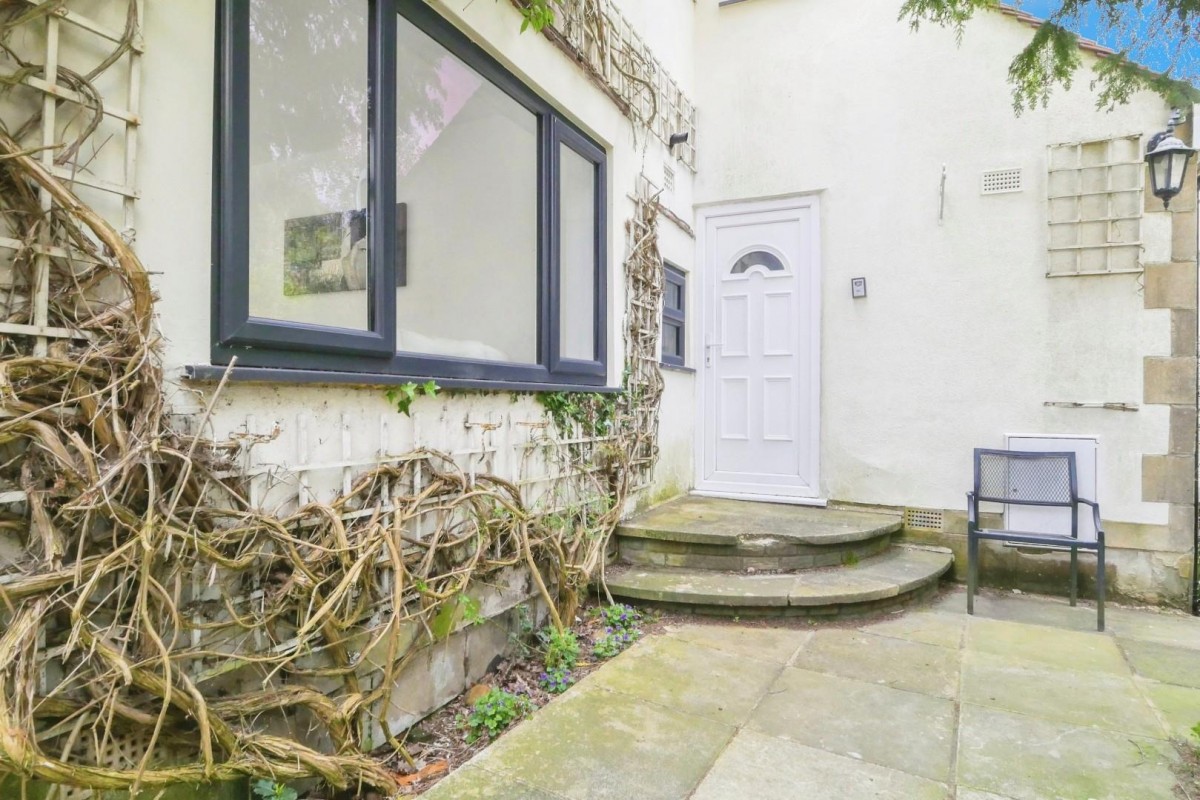 Woodhall Park Grove, Woodhall, LS28 7HB