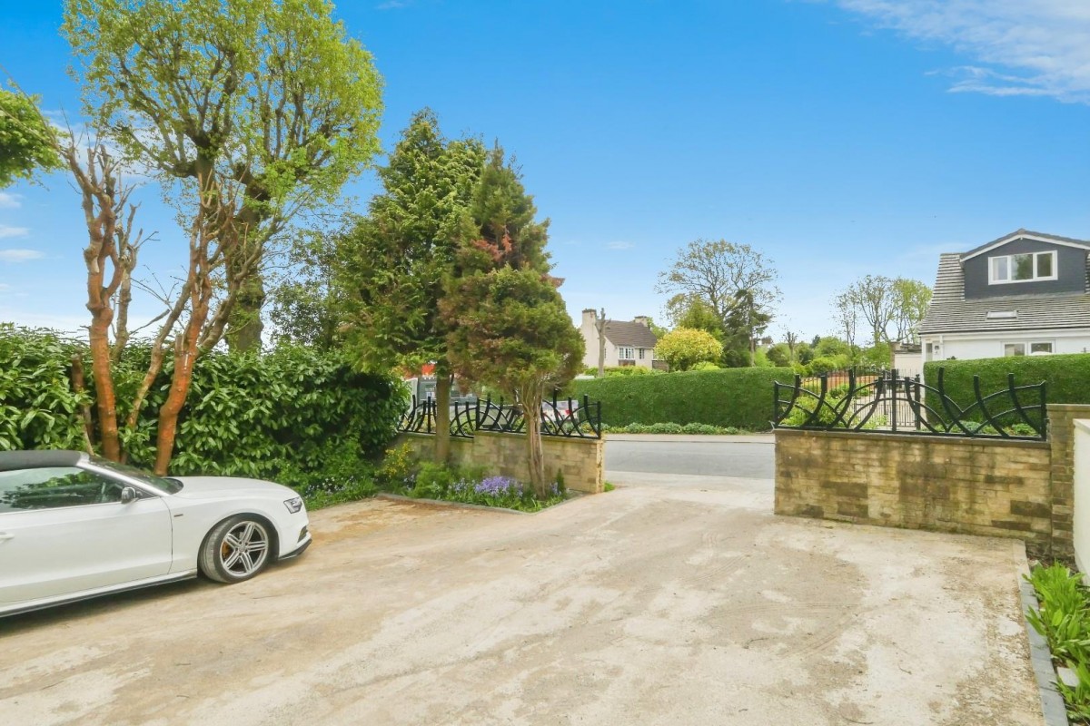 Woodhall Park Grove, Woodhall, LS28 7HB