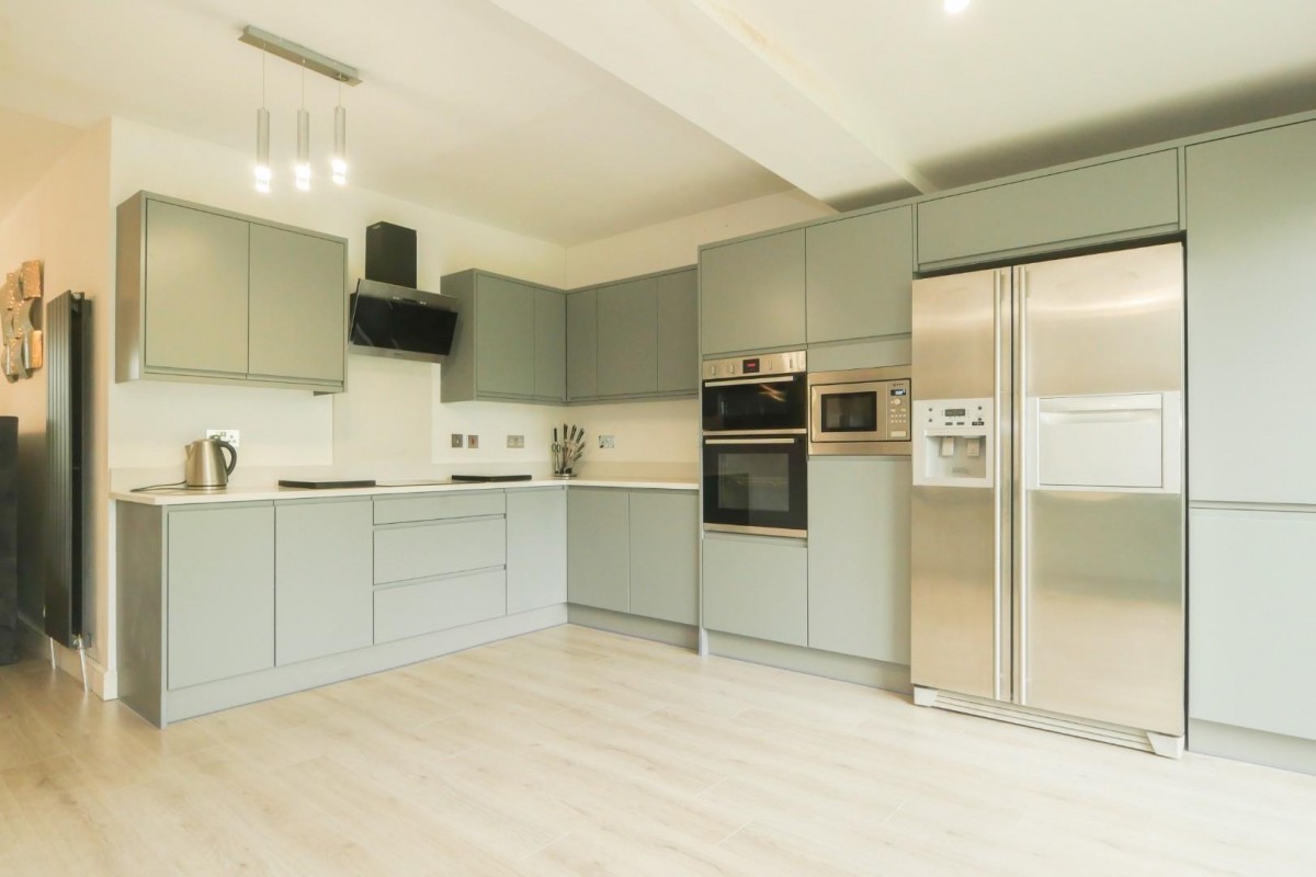 Woodhall Park Grove, Woodhall, LS28 7HB