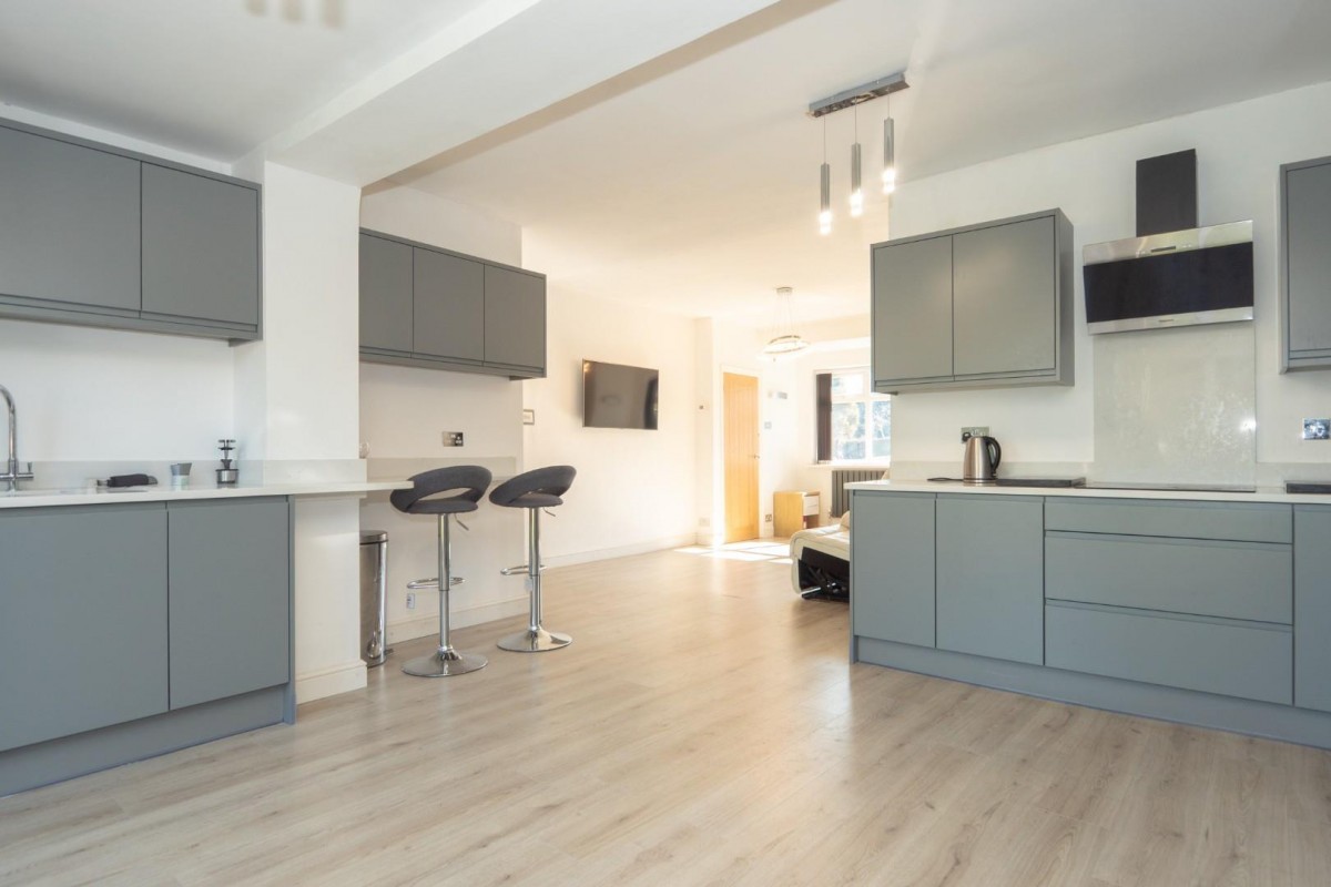 Woodhall Park Grove, Woodhall, LS28 7HB