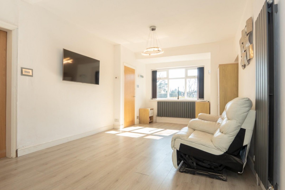 Woodhall Park Grove, Woodhall, LS28 7HB