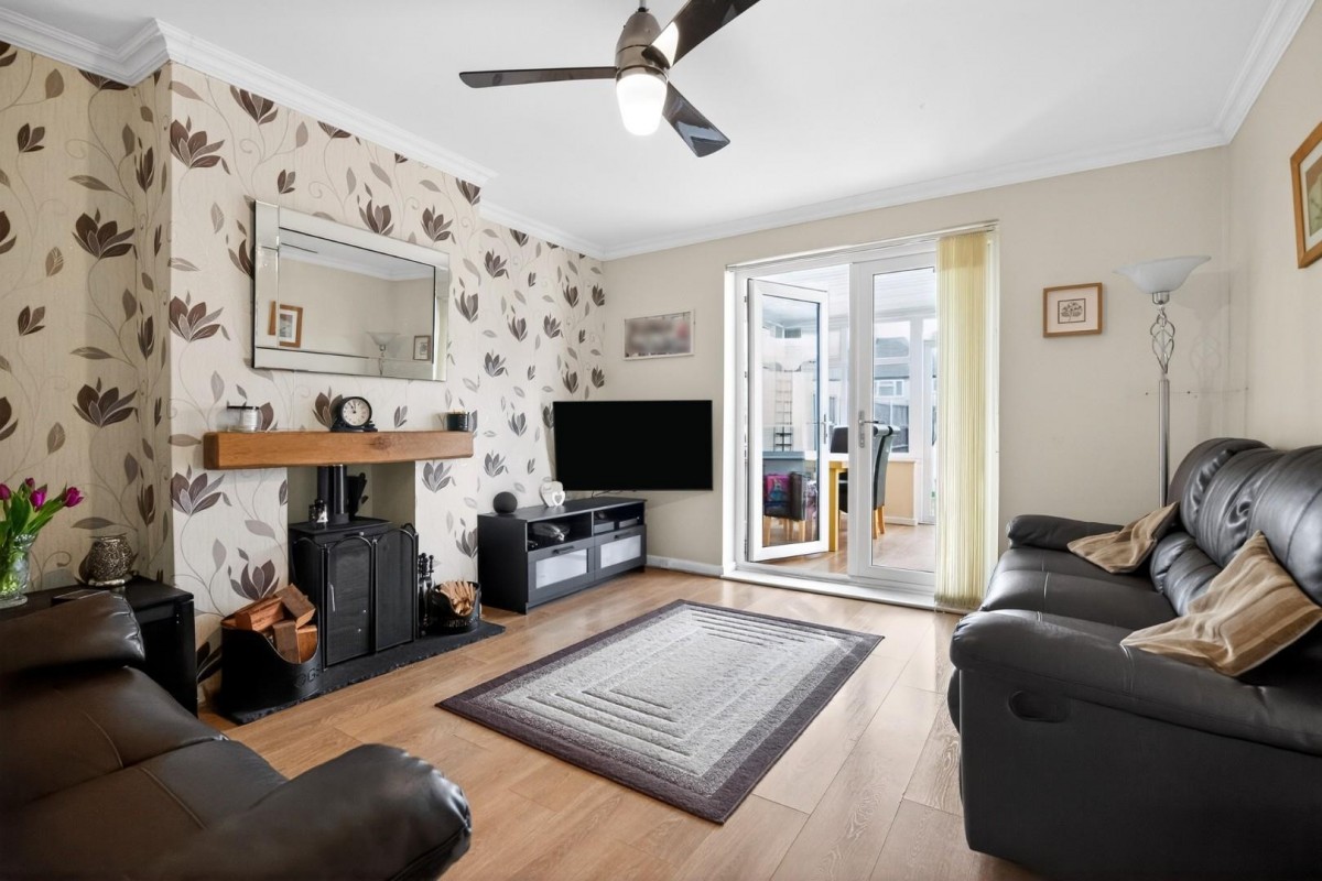 Rosalind Avenue, Woodsetton