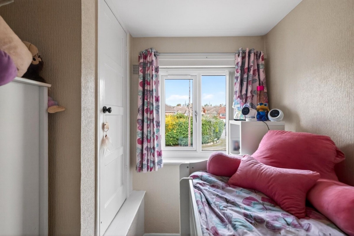 Rosalind Avenue, Woodsetton