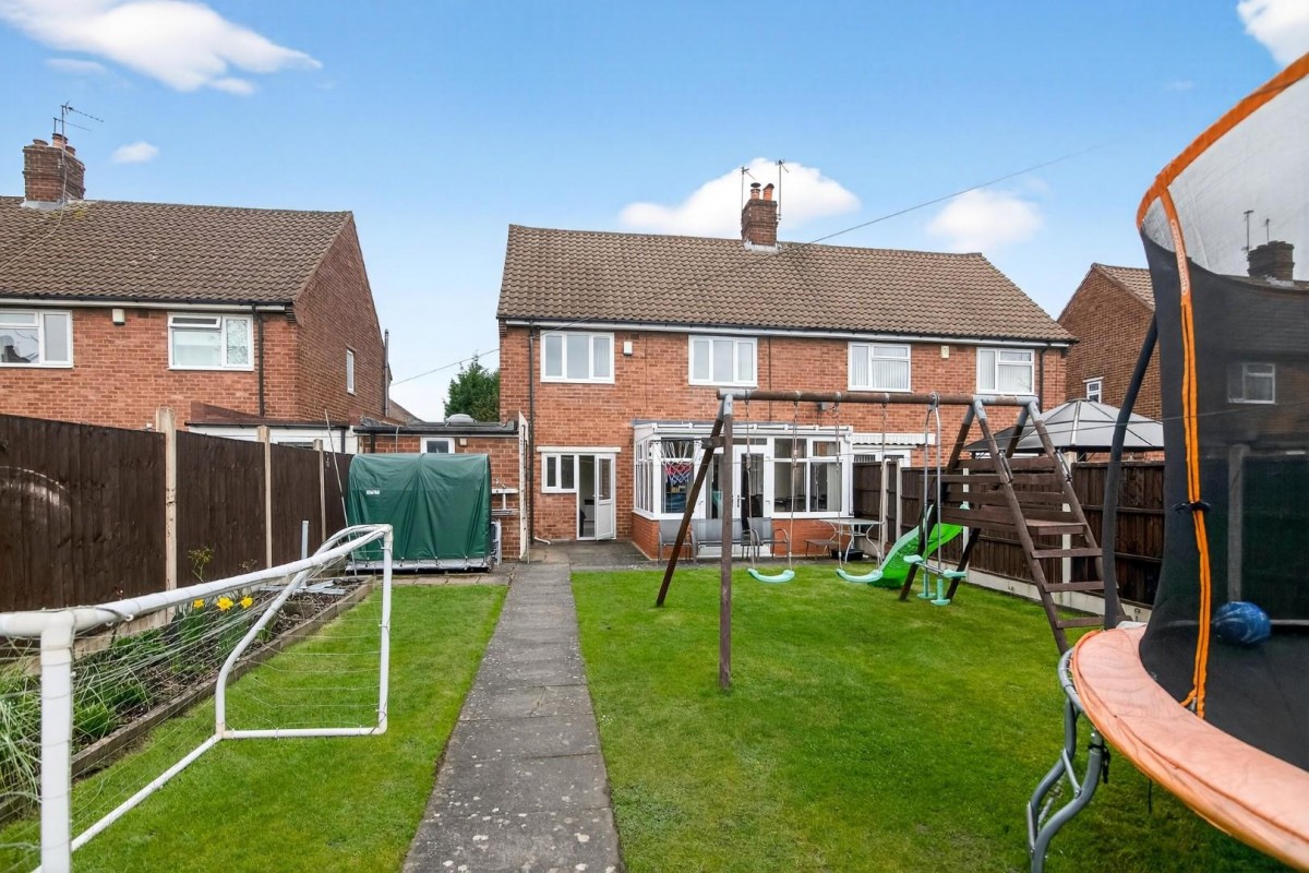 Rosalind Avenue, Woodsetton