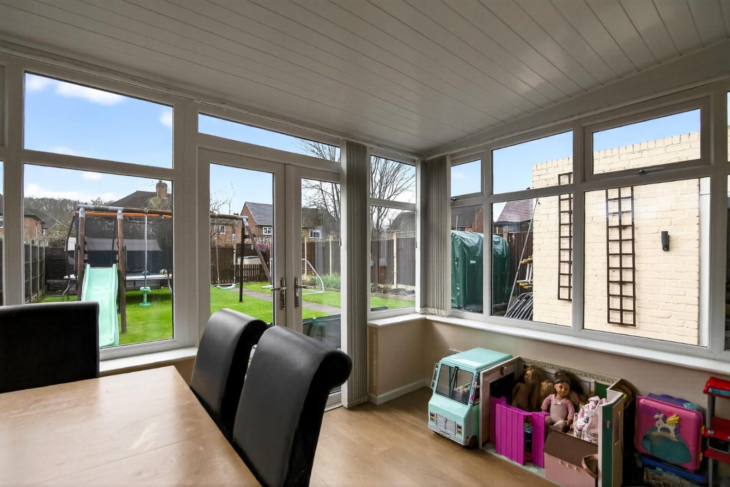 Rosalind Avenue, Woodsetton