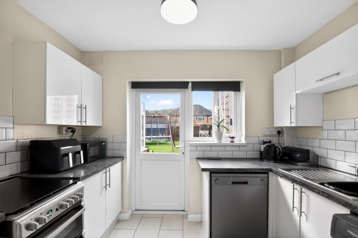 Rosalind Avenue, Woodsetton