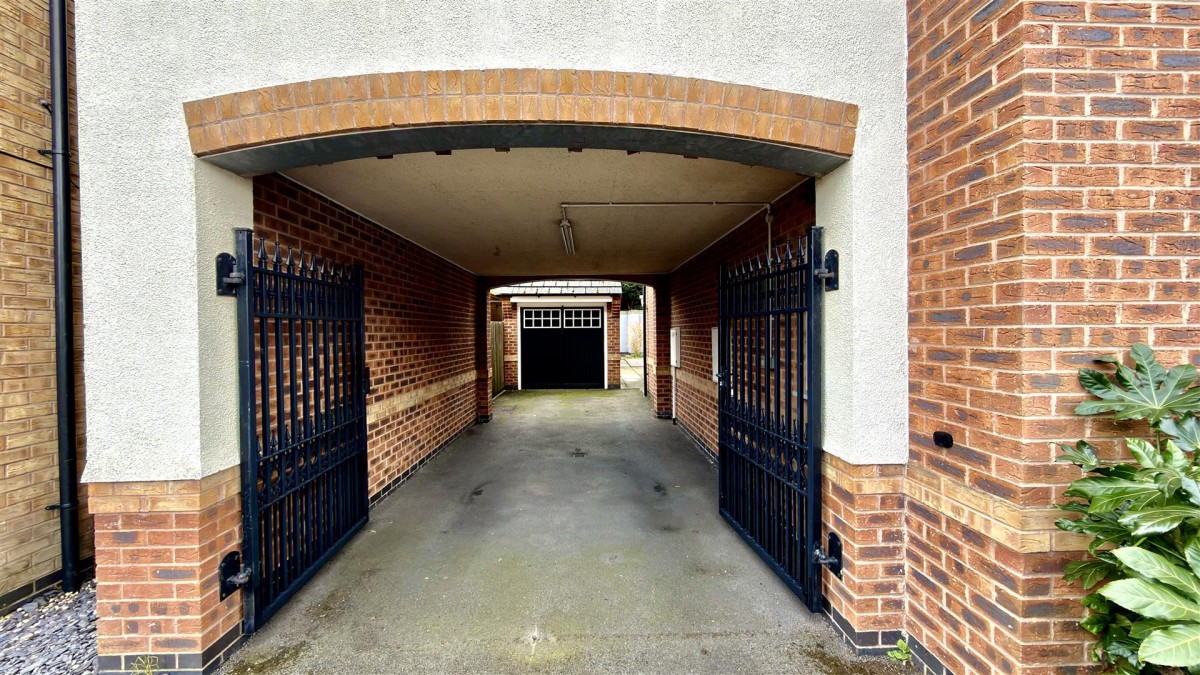 Field Close, Kettlebrook