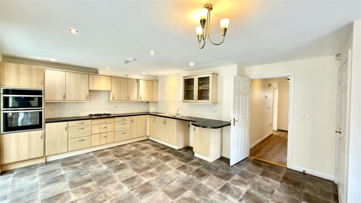 Field Close, Kettlebrook