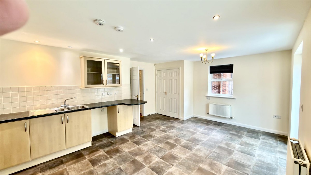 Field Close, Kettlebrook