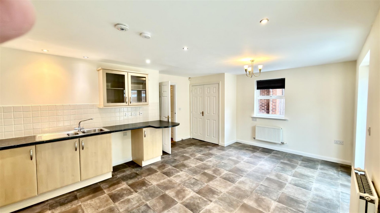 Field Close, Kettlebrook