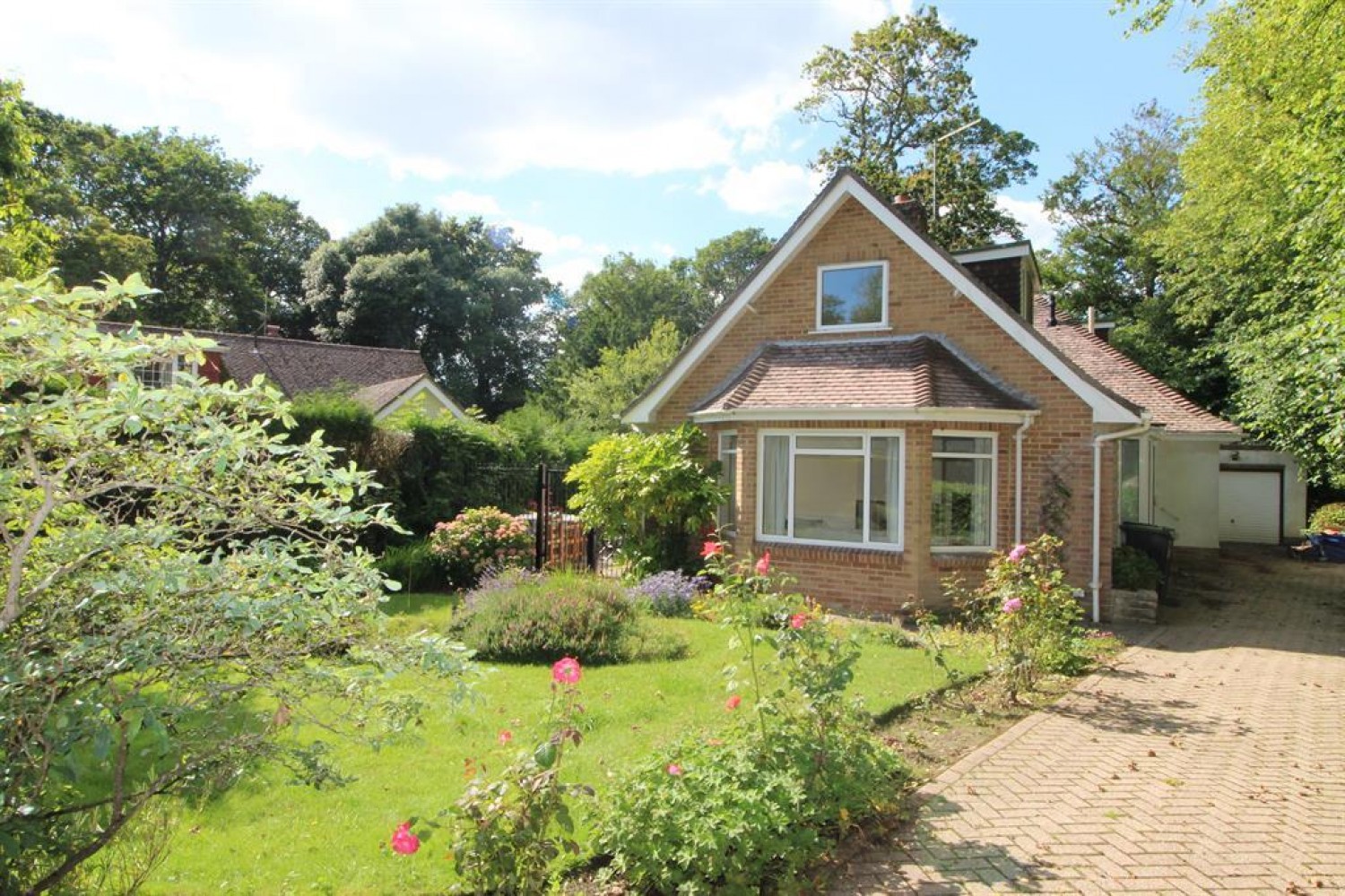 Rothesay Drive, Highcliffe, Christchurch, Dorset, BH23 4LB