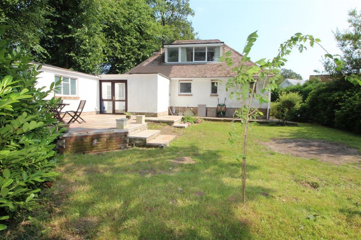 Rothesay Drive, Highcliffe, Christchurch, Dorset, BH23 4LB