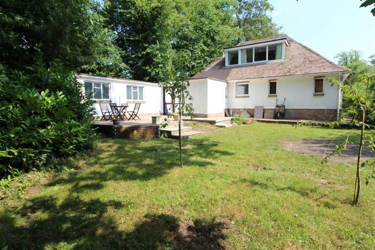 Rothesay Drive, Highcliffe, Christchurch, Dorset, BH23 4LB