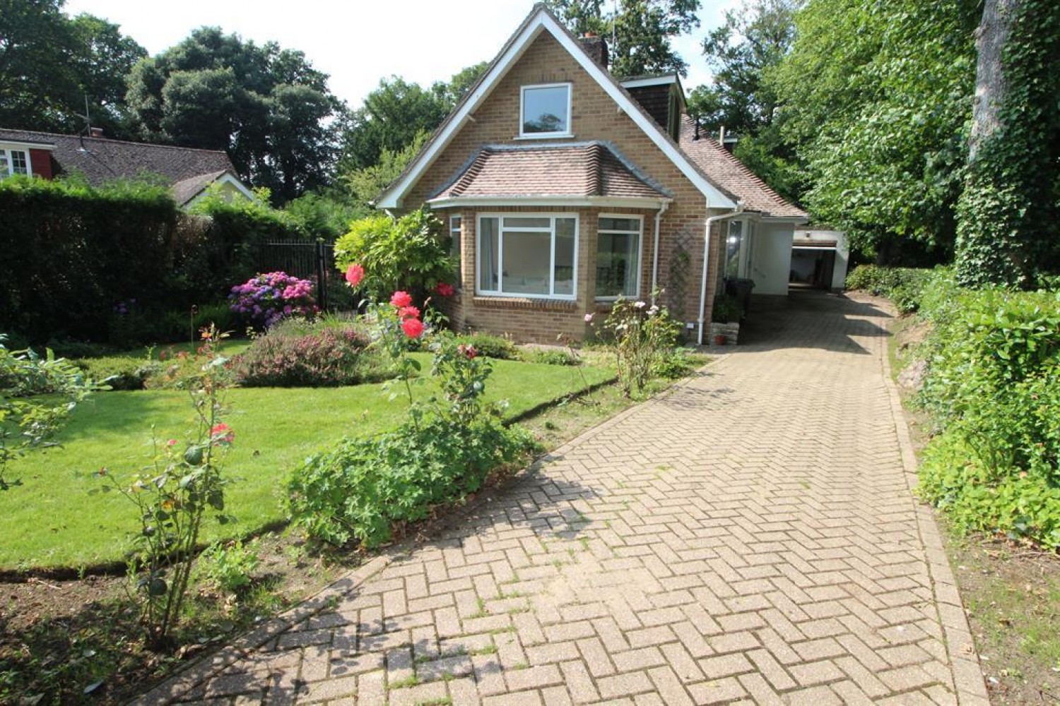 Rothesay Drive, Highcliffe, Christchurch, Dorset, BH23 4LB