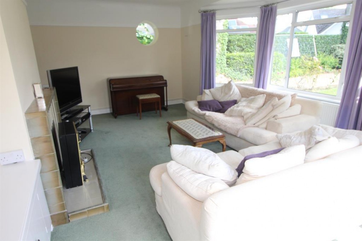 Rothesay Drive, Highcliffe, Christchurch, Dorset, BH23 4LB
