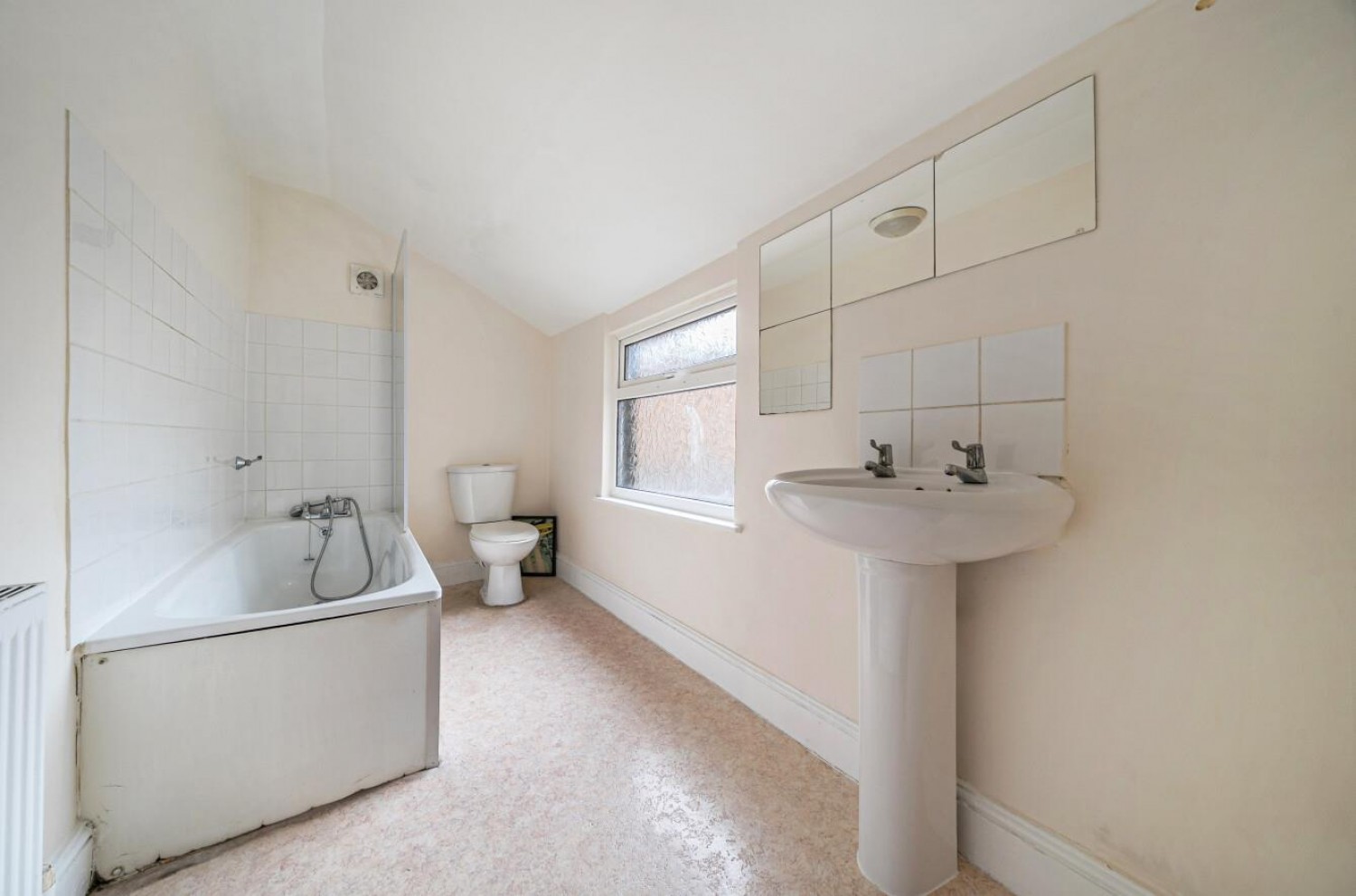 Catford Broadway, London, SE6 4SN