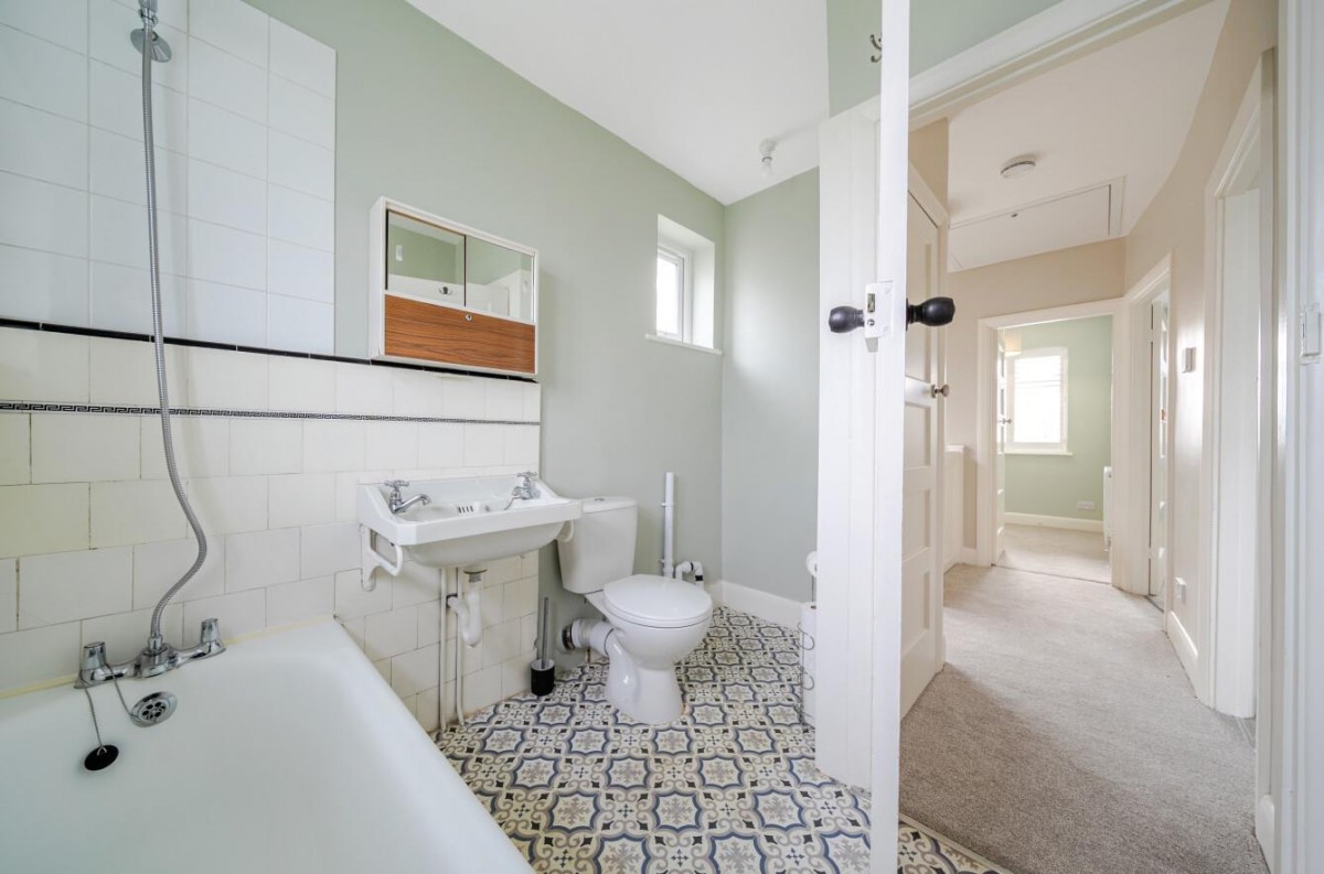 Daneswood Avenue, London, SE6 2RG