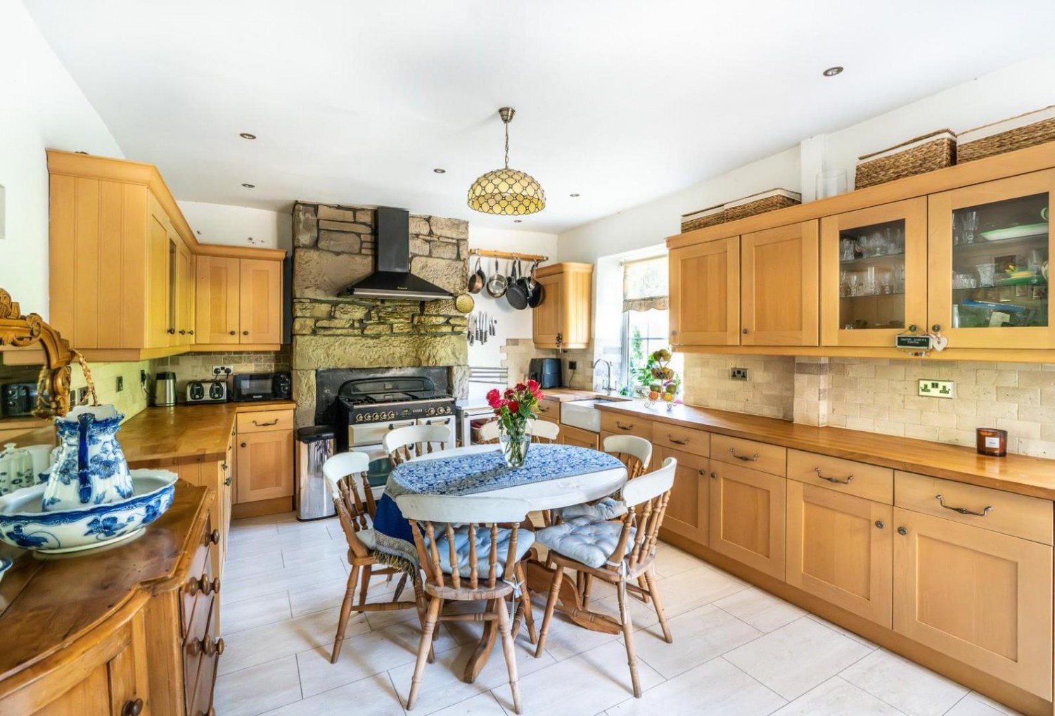 Apperley Road, Apperley Bridge