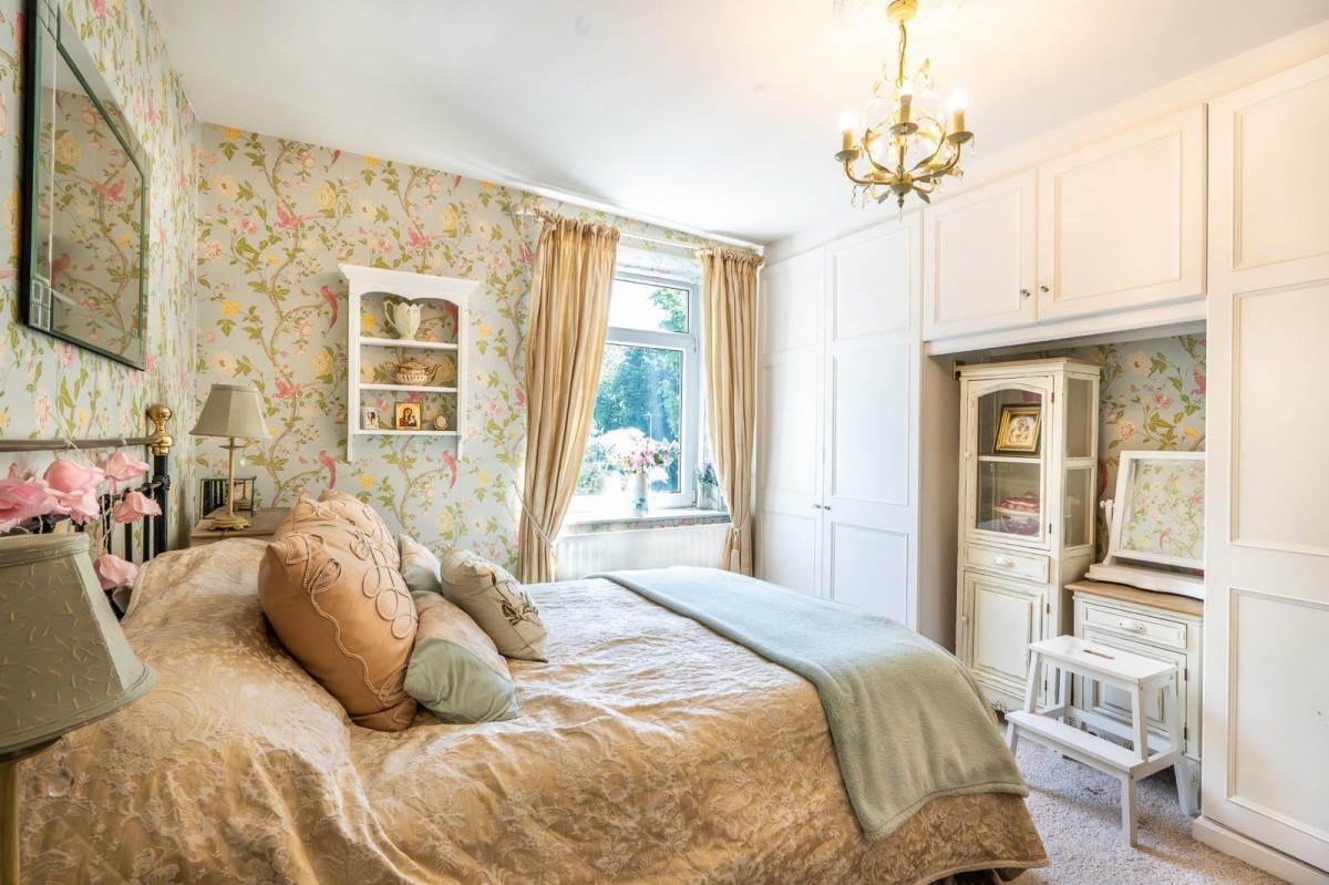 Apperley Road, Apperley Bridge